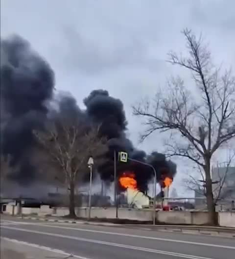 حريق في المصنع في زيليزنوجورسك بمنطقة كورسك بعد هجوم بطائرة بدون طيار