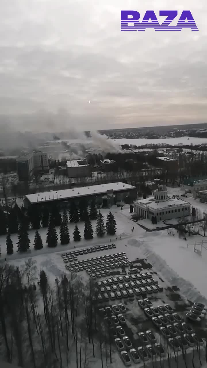 В Казани горит высшее танковое командное училище на Оренбургском тракте