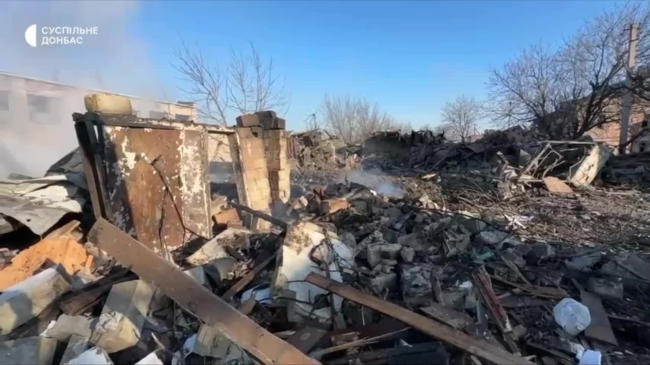 Destruction à Selydove suite à un bombardement