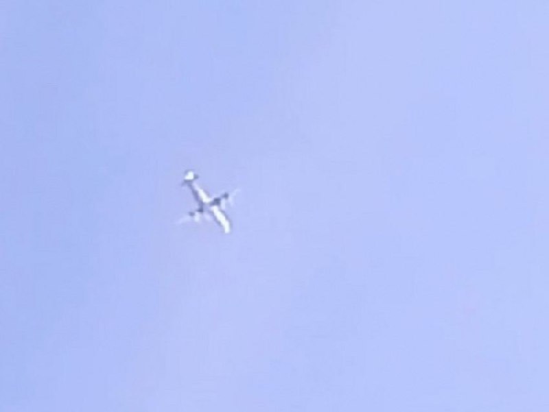 Военно-транспортный самолёт Ан-12 совершил аварийную посадку в Борисоглебске, пишут местные СМИ. Причина — неисправность стойки шасси