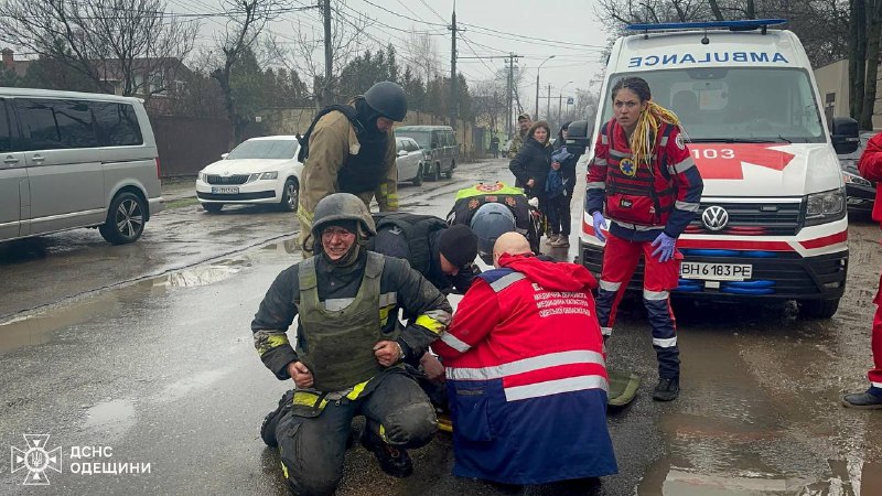Внаслідок ракетних ударів РФ по Одесі постраждали 20 осіб, у тому числі 5 рятувальників