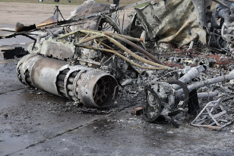 Transdinyester bölgesindeki yetkililer, bir insansız hava aracının askeri üsse çarparak patlamaya ve yangına yol açtığını söyledi