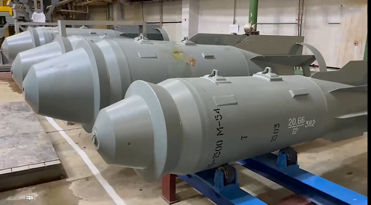 Russian Defense Minister Sergei Shoigu checked the fulfillment of the state defense order at defense industry enterprises in Nizhny Novgorod Region. The production of the FAB-3000 can be seen, and the footage also shows a comparison of the size of the FAB-1500 and 3000