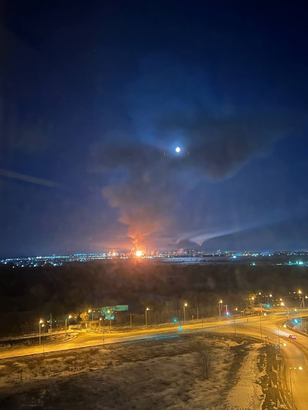 The Kuibyshevsky Oil Refinery suspended operations after a UAV attack on March 23. One of the units was damaged. ASTRA sources: As a result of the attack on the oil refinery in Samara, the AVT-4 unit was damaged and the plant's production cycle was stopped.