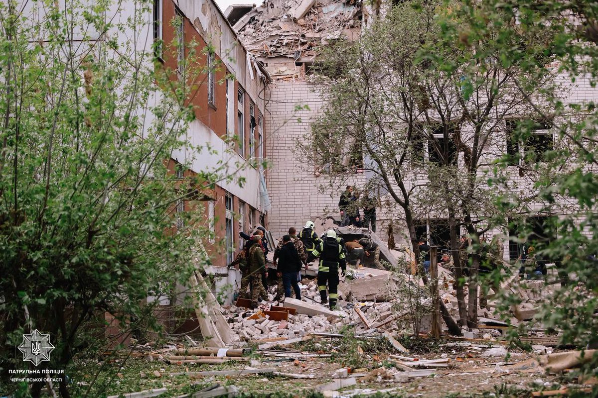 El número de muertos por el ataque con misiles rusos en Chernihiv aumentó a 16 muertos y 61 heridos más, entre ellos 3 niños