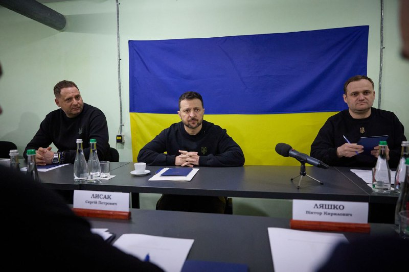Başkan Zelensky, Dnipro şehrinde ölümcül Rus füze saldırısının gerçekleştiği yeri ziyaret etti