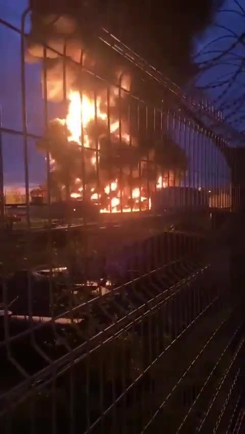 تم الإبلاغ عن حريق في منطقة فورونيج بعد هجوم بطائرة بدون طيار خلال الليل