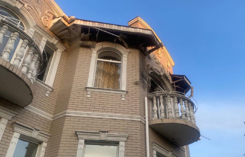 Dos casas resultaron dañadas como resultado del bombardeo en el distrito de Nikopol