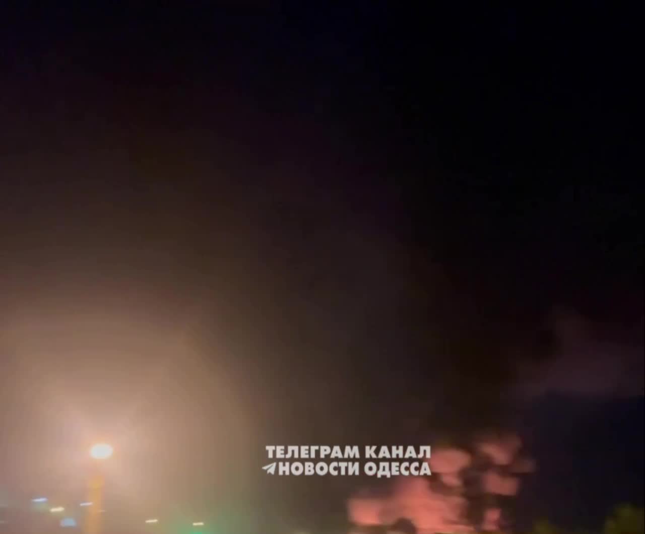 Großbrand nach gemeldetem Raketenangriff in Odessa