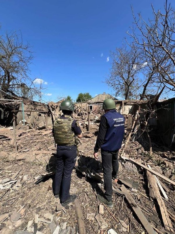 Drei Personen bei russischen Luftangriffen mit fünf Fliegerbomben in Solotschiw in der Region Charkiw verletzt