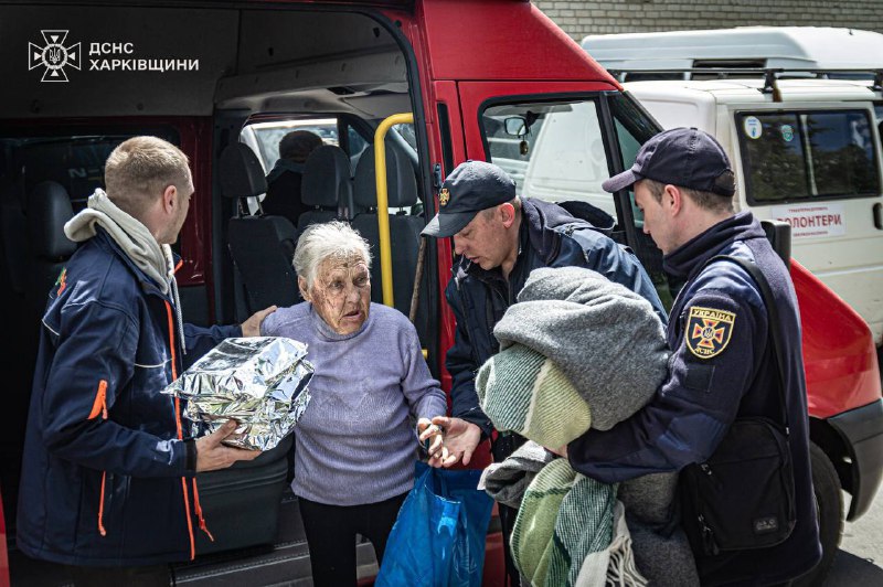 The evacuation of people in the Kharkiv region has been going on for more than two days, - the Regional Emergency Service. Currently, more than 4,500 residents have been evacuated from the border settlements of Bogodukhiv, Chuhuiv and Kharkiv districts
