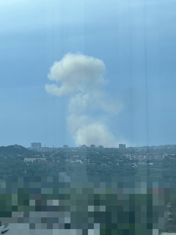 Explosions were reported in Kyivsky district of Donetsk