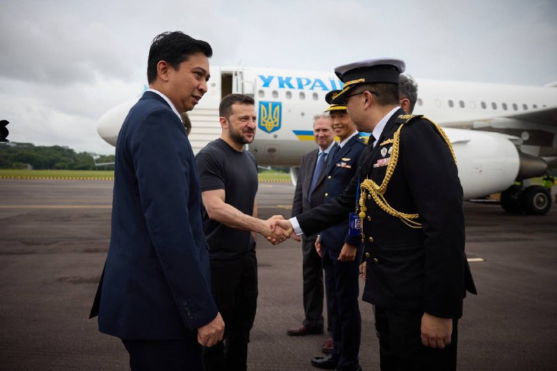 Zelensky has arrived in Singapore to participate in the Shangri-La Dialogue security conference. He will speak at the conference and will also hold several meetings: with the President and Prime Minister of Singapore, with Singaporean investors and with US Defense Secretary Lloyd Austin