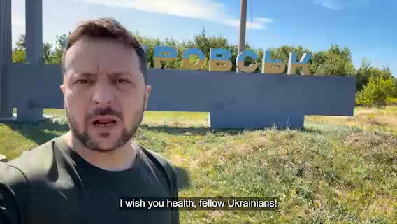 Президент Зеленський: Донецька область. Разом із нашими воїнами, разом із Головкомом Сирським та новим командувачем Об'єднаних сил генералом Гнатовим. Сьогодні я офіційно представив Андрія Гнатова всім відповідальним за оборону в Донецькій області