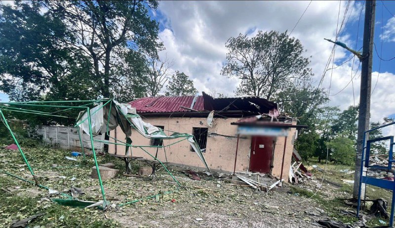 Hier, 4 personnes ont été blessées à la suite d'une frappe aérienne avec la bombe aérienne UMPB D-30SN sur Memryk, dans la région de Donetsk.