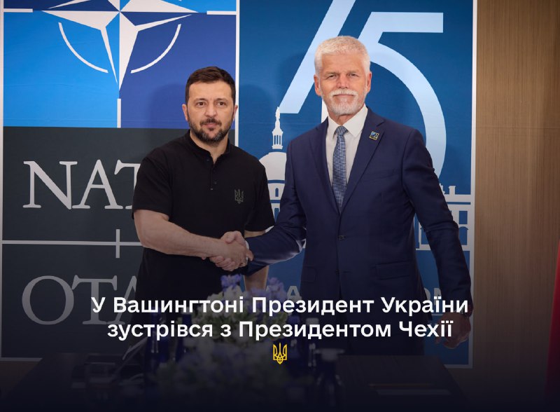 Al margen de la cumbre de la OTAN, el presidente de Ucrania, Volodymyr Zelenskyi, se reunió con el presidente de la República Checa, Petr Pavel.