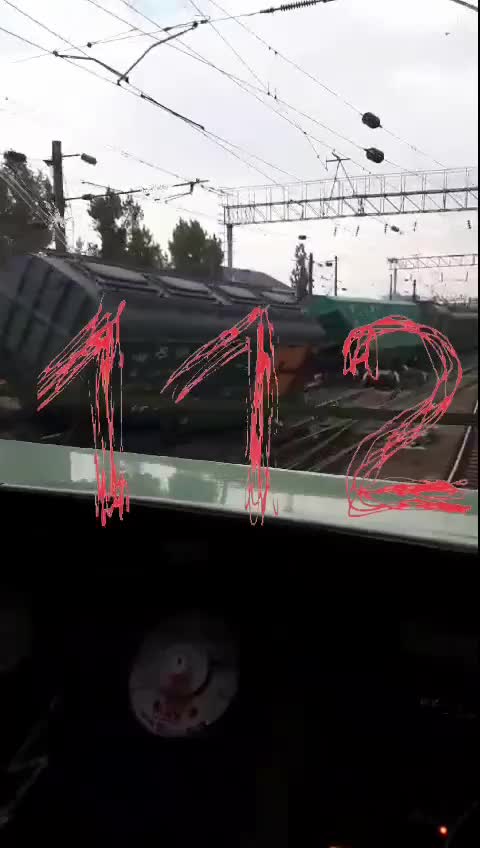 Un tren de mercancías descarriló en la región de Vorónezh. El incidente ocurrió a las 13:45 en la estación de Liski.