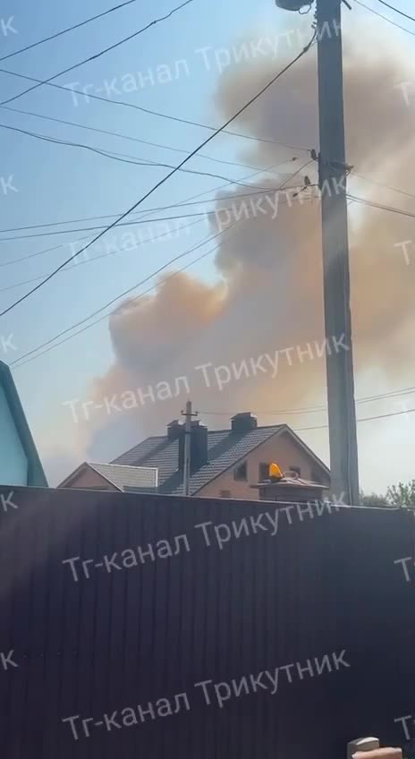 В Луганске зафиксированы взрывы и пожар.