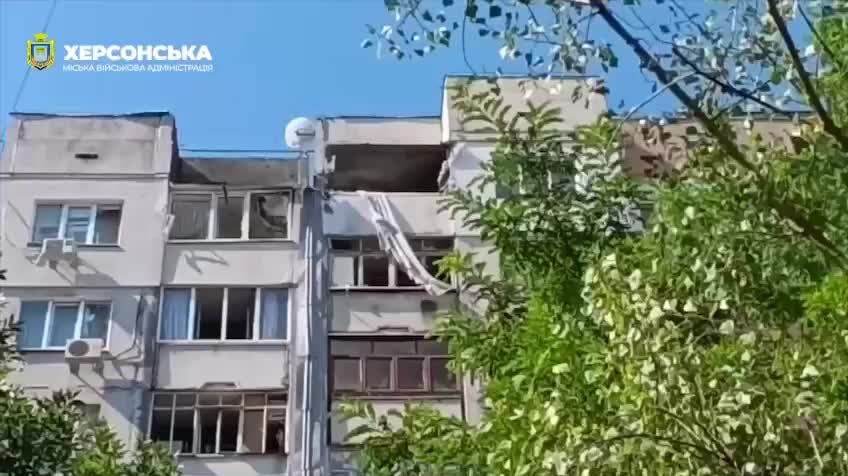 Bu sabah Rusya'nın bombardımanı sonucu Kherson'un Korabelny bölgesindeki konutlarda hasar oluştu