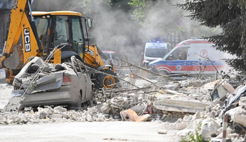 Cinq personnes ont été blessées à la suite d'une frappe de missile à Kharkiv plus tôt dans la journée