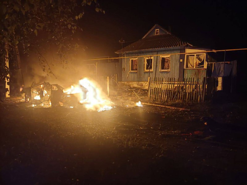 Consecuencias de un ataque con drones durante la noche en el pueblo de Grafovka, región de Belgorod