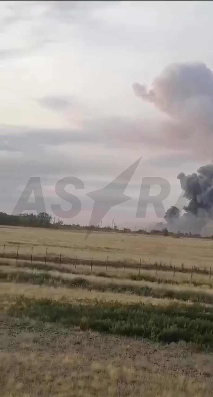 На відео видно численні стовпи диму на аеродромі Октябрське/Маринівка у Волгоградській області