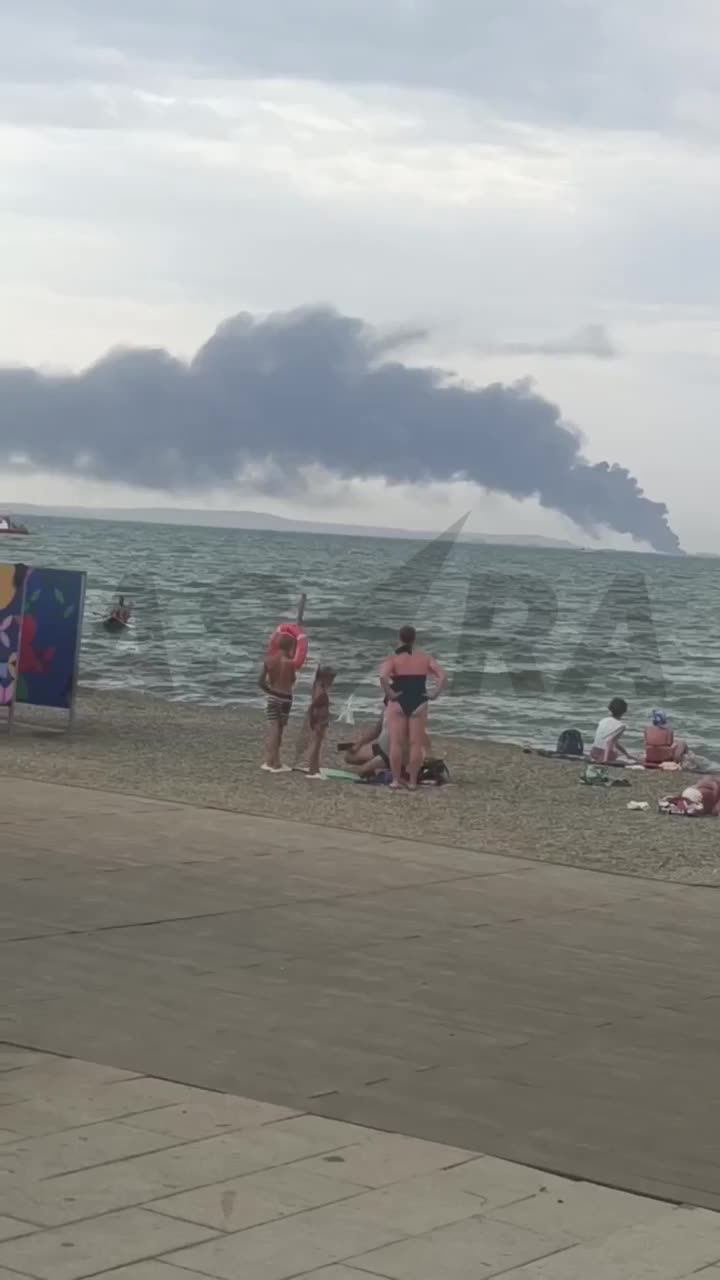 Mit Treibstoff beladene Fähre wurde bei einem Raketenangriff im Hafen Kavkaz auf der Taman-Halbinsel getroffen