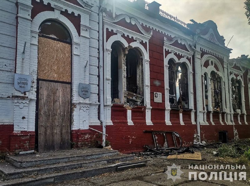 The Russian army destroyed the museum-manor of Nestor Makhno's family in Huliaipole. The building caught fire due to the impact of the projectile