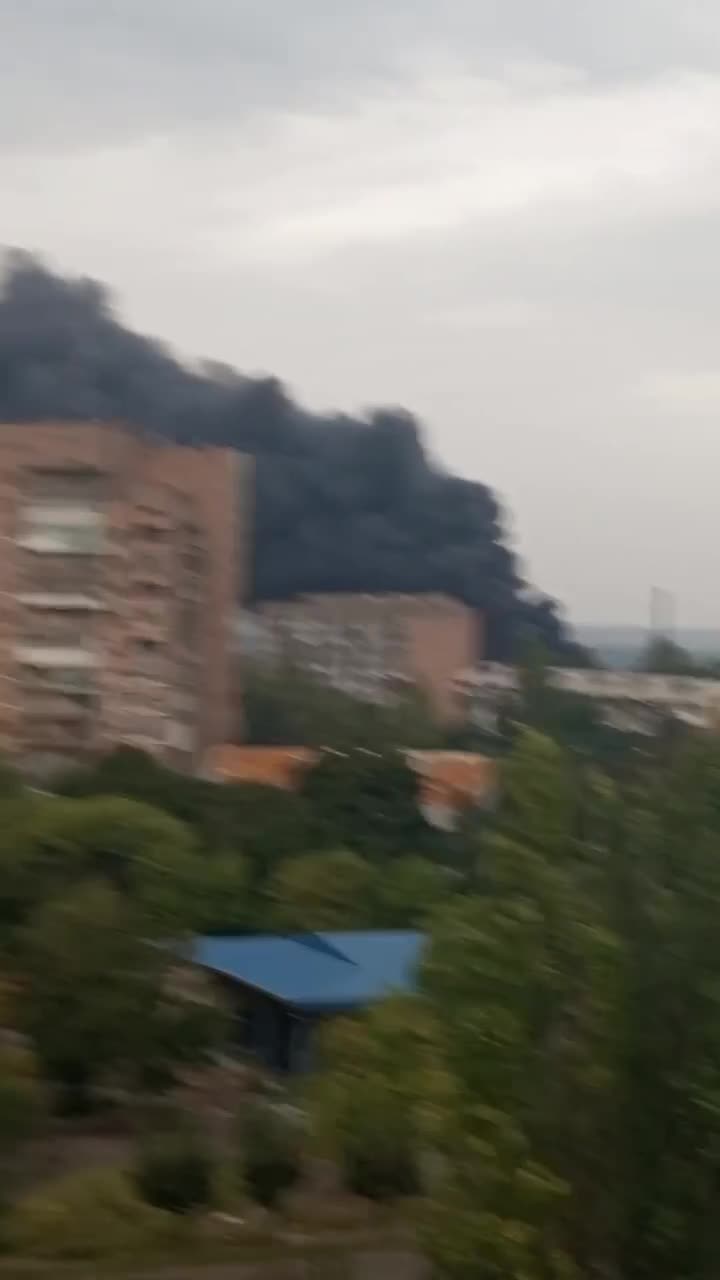 Kramatorsk'taki bir konutta büyük yangın çıktı