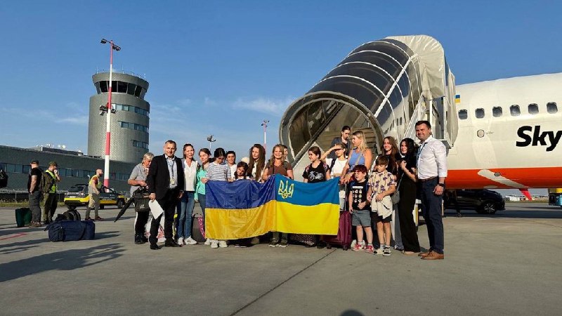 Le ministère des Affaires étrangères de l'Ukraine, en collaboration avec les services de renseignement militaire ukrainiens, a évacué un groupe de 25 Ukrainiens du Liban, dont 14 adultes et 11 enfants