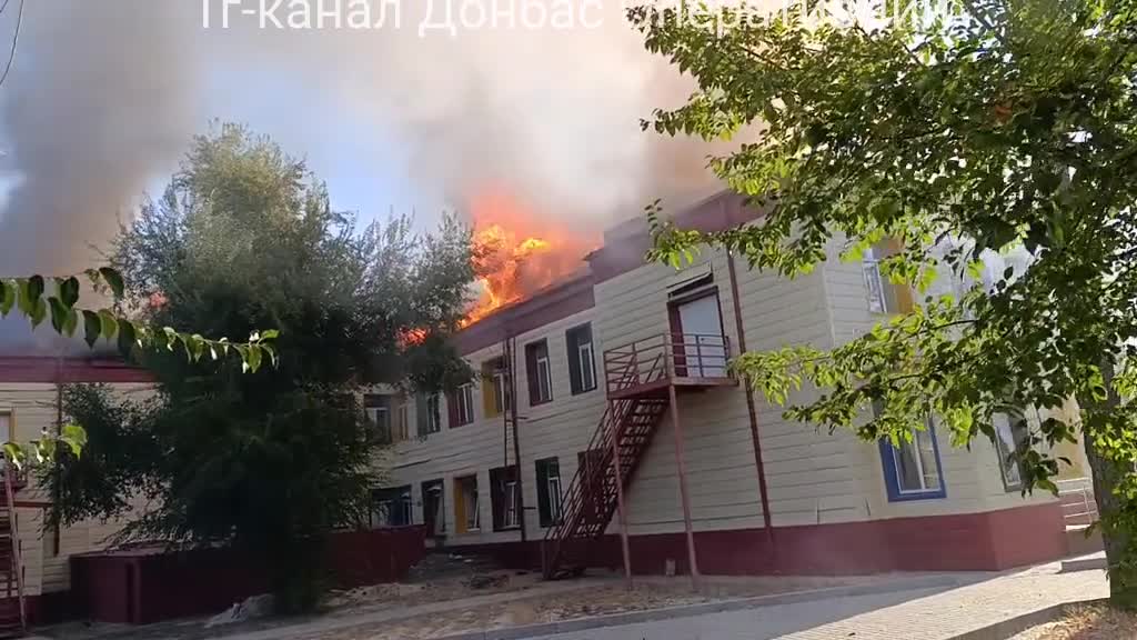 Destrucción en Lyman de la región de Donetsk como resultado del bombardeo ruso esta mañana