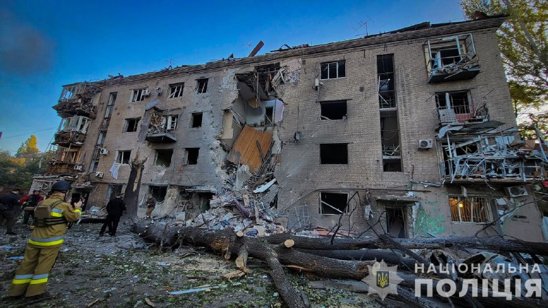 At least 6 people wounded as result of Russian airstrikes with 13 glide bombs this morning in Zaporizhzhia, widespread damage to residential infrastructure