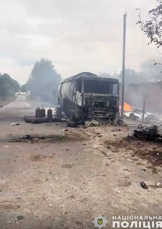 Tres personas, entre ellas un niño, murieron como consecuencia de un ataque con drones contra un camión cisterna de gas doméstico en el distrito de Koriukivka de la región de Chernihiv