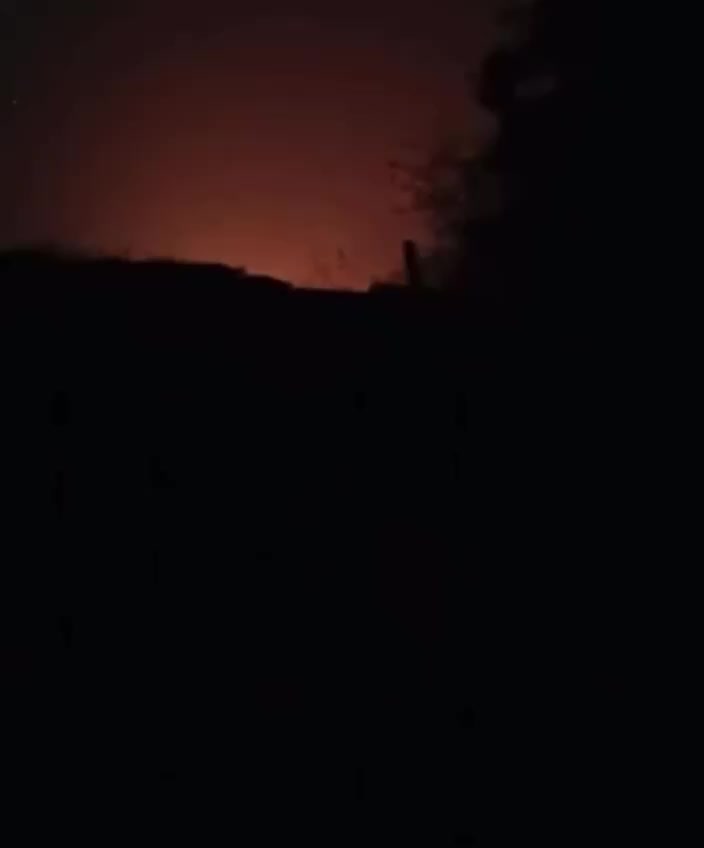 Incendie dans un dépôt pétrolier à Rovenky, dans la région occupée de Louhansk en Ukraine