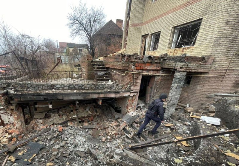 Several houses damaged by missile debris in Dniprovsky district of Dnipropetrovs'k region