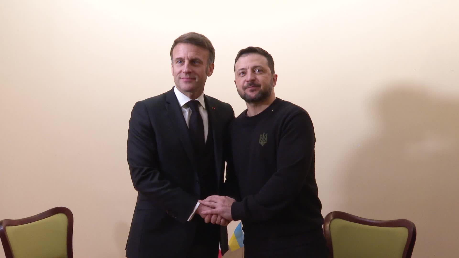 Präsident der Ukraine Selenskyj traf sich mit dem französischen Präsidenten Macron