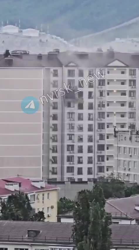 В Новороссийске в результате атаки беспилотников повреждено несколько жилых домов. Местные власти объявили режим чрезвычайной ситуации