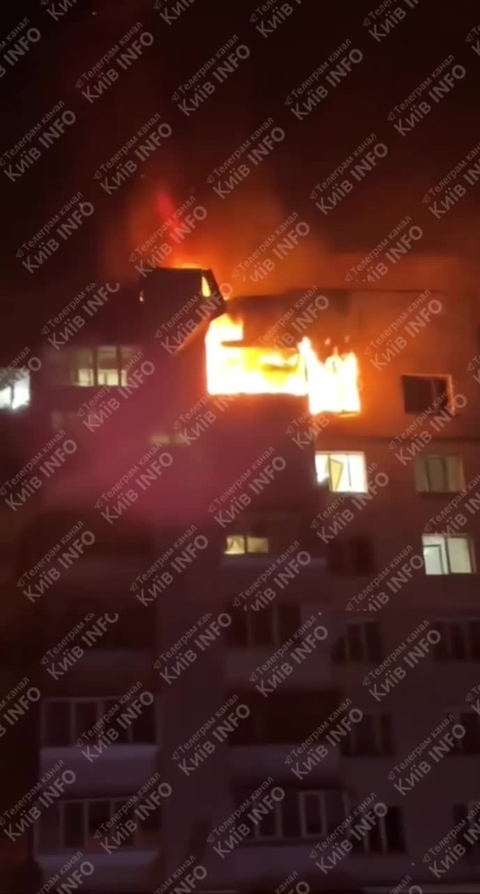 Беспилотники повредили жилые дома и гражданскую инфраструктуру в Оболонском районе Киева, в том числе торговый центр Dream Town