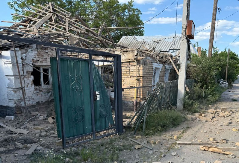 Разрушения в Никопольском районе в результате артиллерийских обстрелов и ударов беспилотников FPV