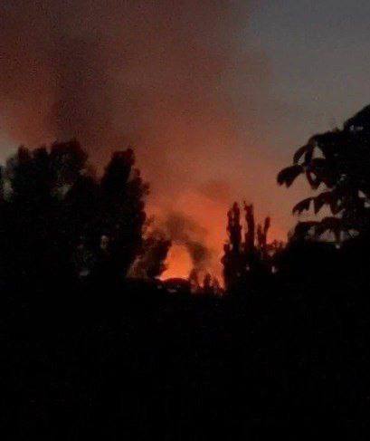 Gran incendio tras los ataques aéreos en Kostyantynivka