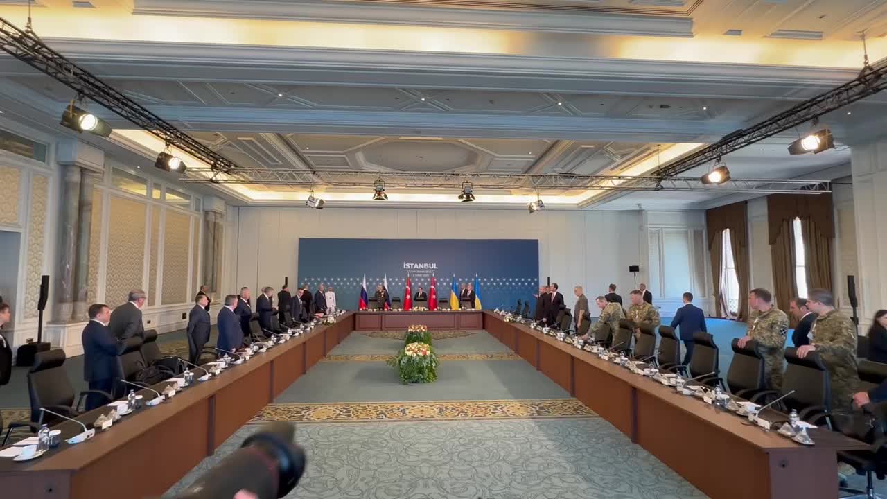 У Стамбулі розпочалася зустріч делегацій України та росії у присутності турецької сторони, – повідомили у МЗС України