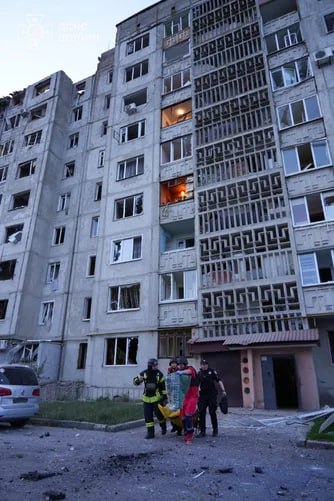The number of injured in Lutsk has increased to at least 16 people. Rescuers and police evacuated 5 people and several pets from the damaged 9-story building. It is likely that people are still trapped under the rubble