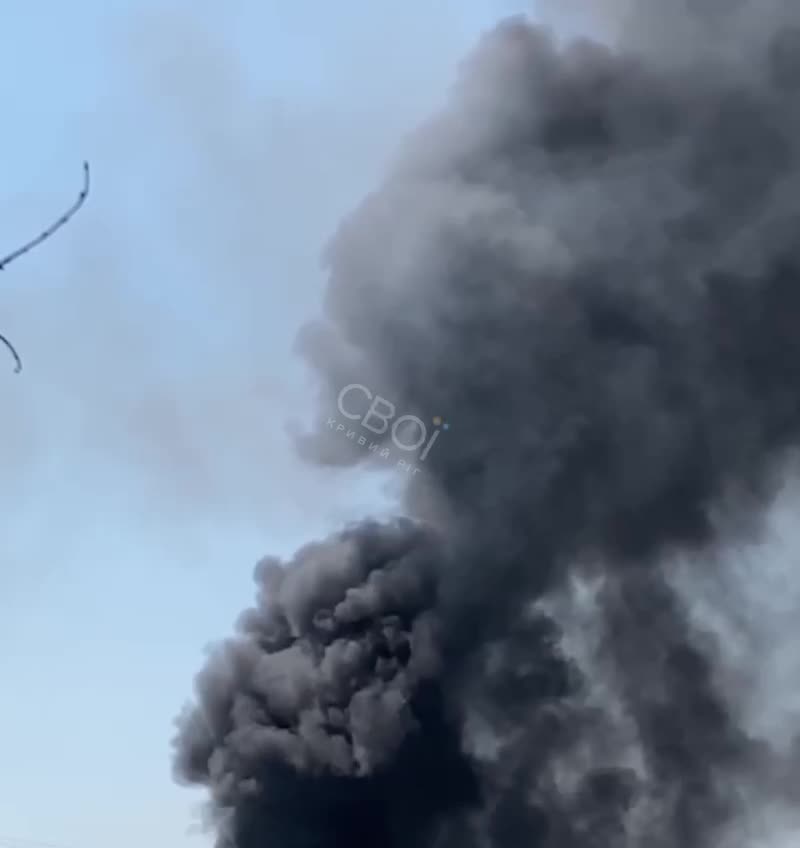 Крупный пожар после российских ударов в Кривом Роге