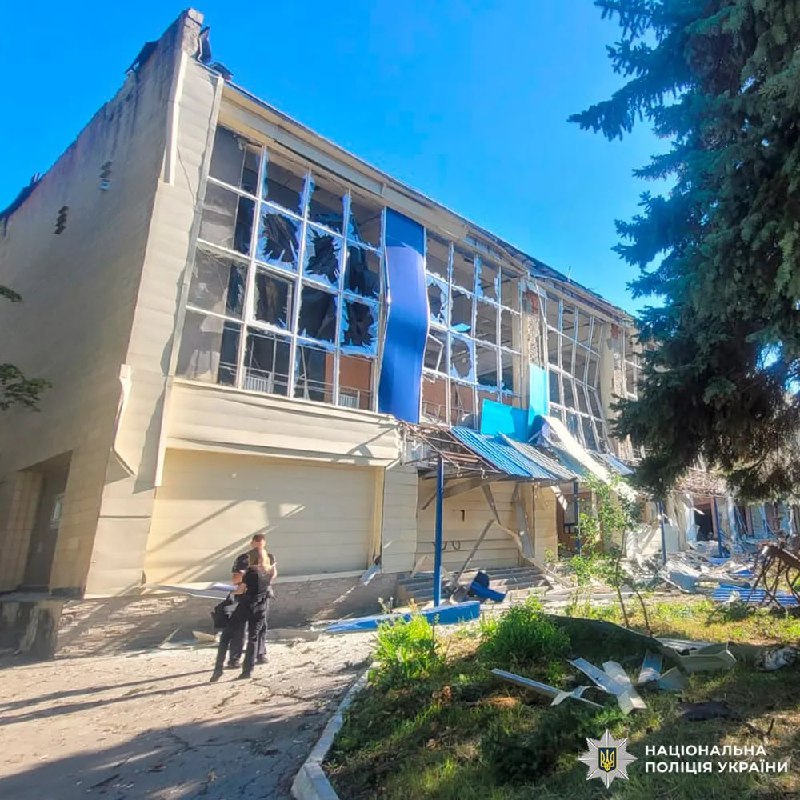 В результате удара беспилотника по гражданскому автомобилю в селе Одноробовка Харьковской области погиб ребенок, еще один получил ранения