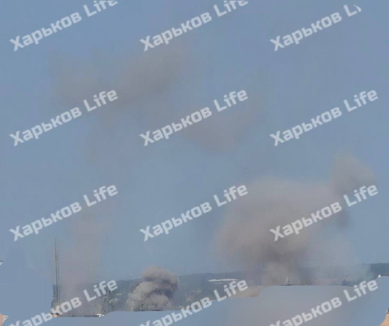 В Харькове после взрывов поднимается дым