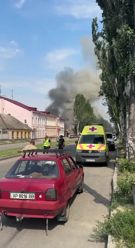 В Запорожье в результате ударов российских беспилотников пострадали не менее 10 человек
