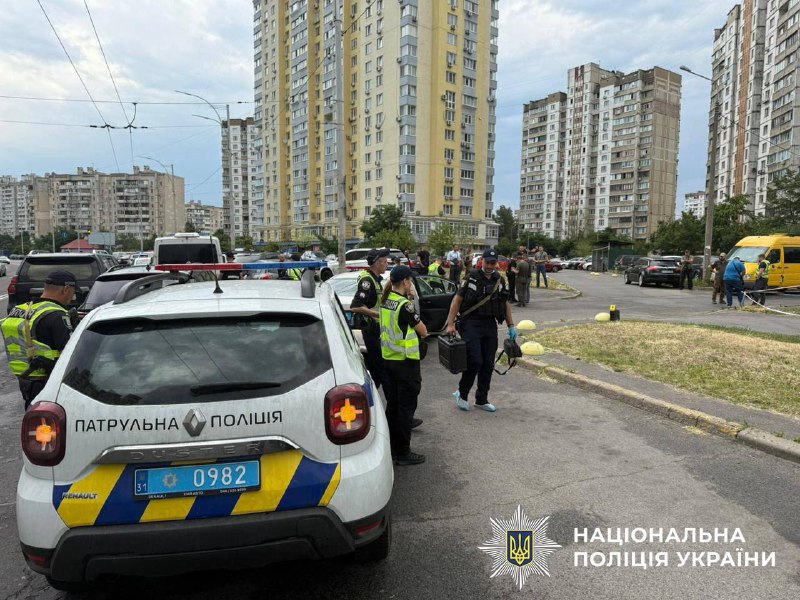 В Деснянском районе Киева в собственном автомобиле застрелили мужчину