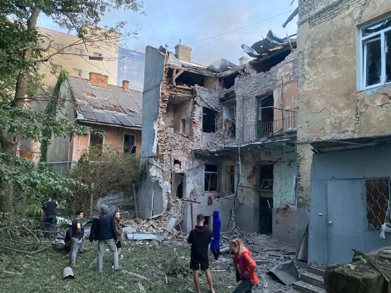 Разрушения во Львове в результате ударов ракет и беспилотников
