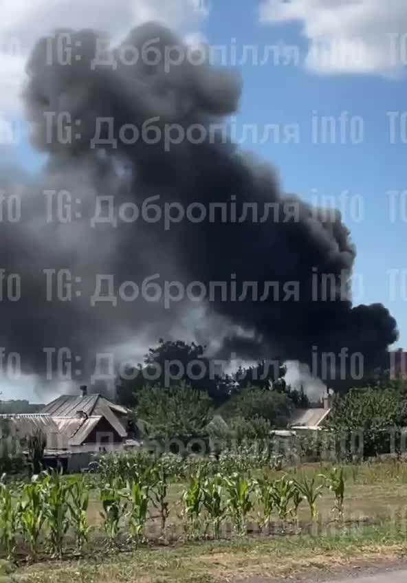 В Ганновке в результате обстрела горит жилой дом