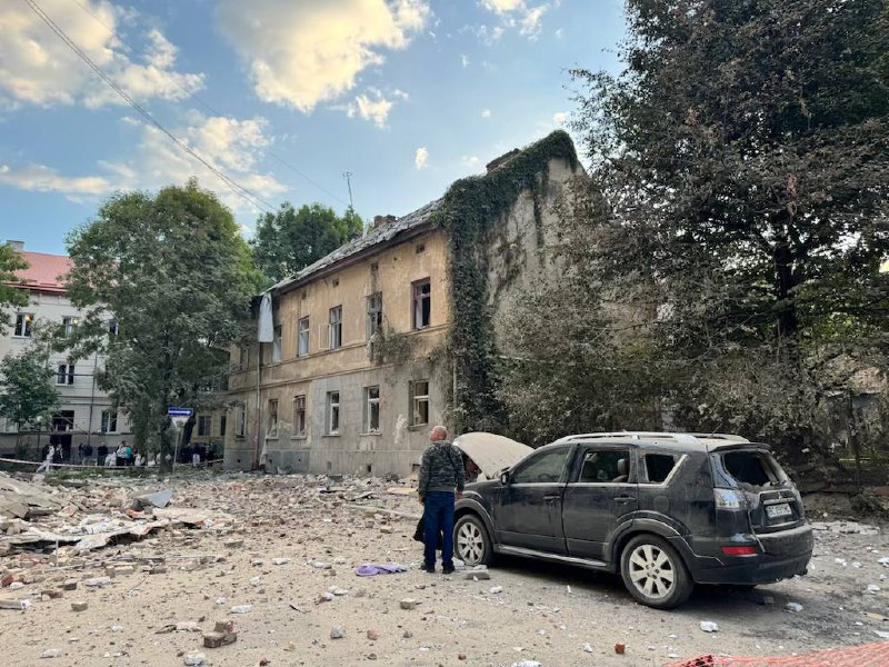В результате ракетно-бомбового обстрела Львова и применения беспилотников погиб 1 человек, ранены 2 человека, в Мукачево ранены 12 человек